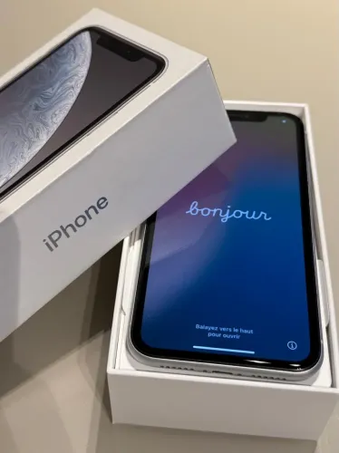 ? iPhone XR 64GB Branco - Único Dono | R$ 650
