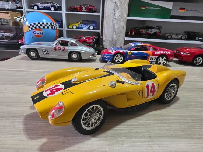 Miniatura 1.18 Ferrari Testarossa amarela Race rara #14