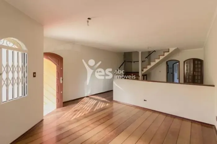 Sobrado semi mobiliado para locação em Santo André, Parque Jaçatuba - 175m² de Área Constr