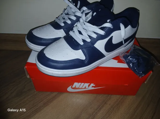 Nike borough azul com branco 