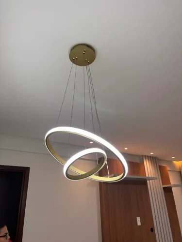 Lustre Pendente LED 3 Anéis Dourado - Moderno e Elegante