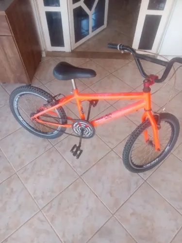 Bicicleta aro 20 só pegar e andar. ZAP *