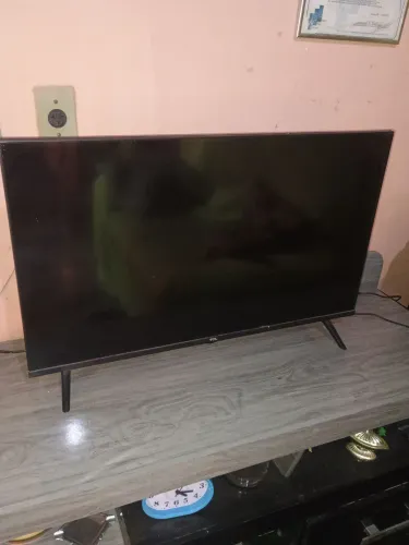 Vendo uma tv 32 polegadas com comando de voz  por 800 r$ 
