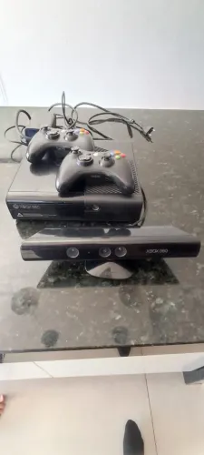 Xbox 360 Super Slim + Kinect + 2 Controles Originais - Completo!