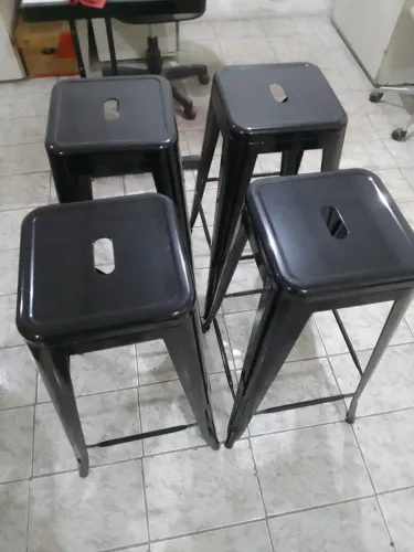 BANQUETAS DE METAL