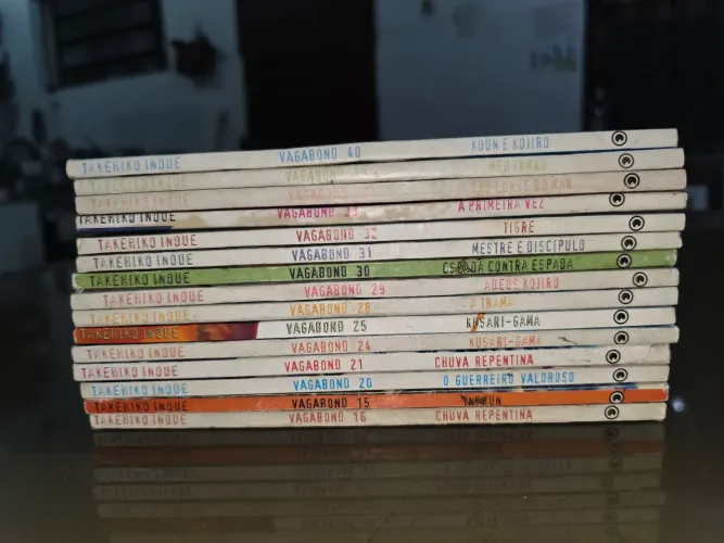 Mangá Vagabond (coleção incompleta e antiga)