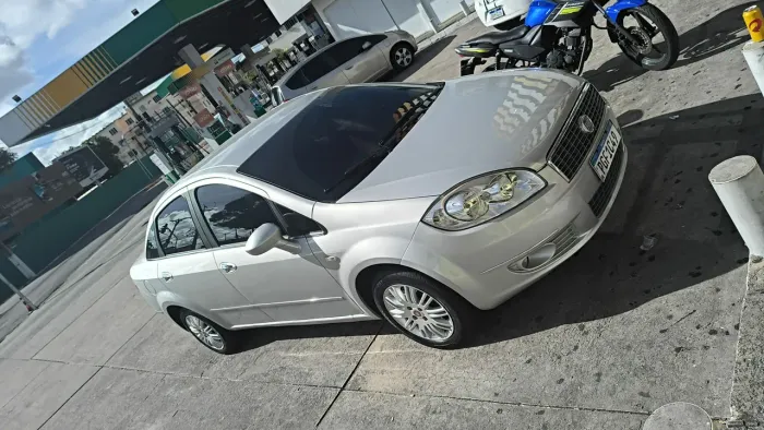 Fiat Linea Essence 1.8 Flex 16V 4P 2013