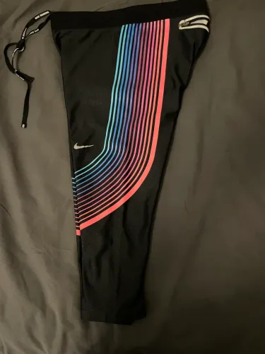 Calça Adidas, para treino, original e em ótimo estado. Tamanho P.