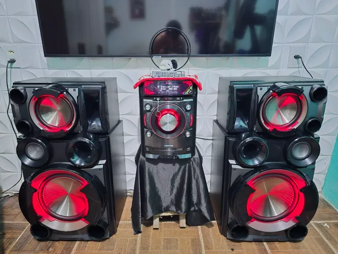 Vendo LG XMETAL BASS de 1.800wts rms de potência 4 caixas com Bluetooth etc. subs de 12pl.