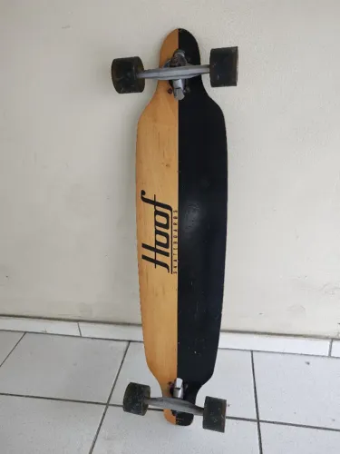 Skate longboard em ótimo estado, usado pouquíssimas vezes.