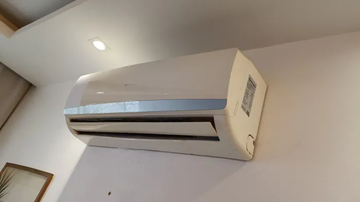 Vendo ar condicionado springe 9000 BTU semi novo com pouquíssimo uso super novo R$ 800,00 