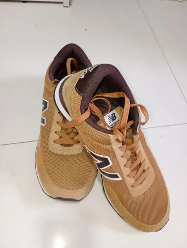 Vende-se tênis New balance e botas de coro originais tamanho 40
