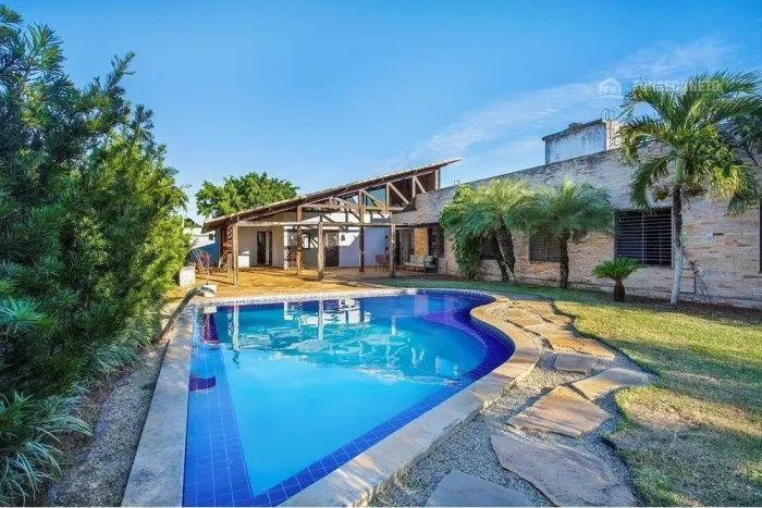 Casa de alto padrão em Candelária Natal RN 4 quartos, energia solar e piscina