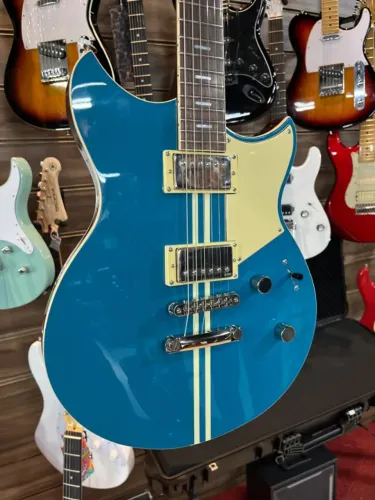 Yamaha Guitarra Revstar RSS02T SWB Swift Blue