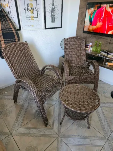 Conjunto para Varanda/Piscina com 4 Cadeiras Confortáveis e Mesinha