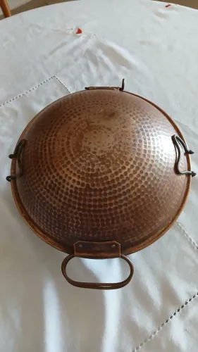 Panela portuguesa Cataplana de cobre.