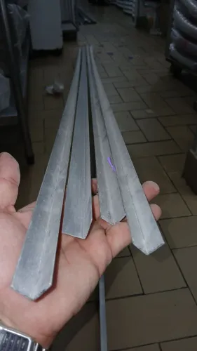 Cantoneiras de Alumínio em "L" (3 Metros cada) R$50 cada