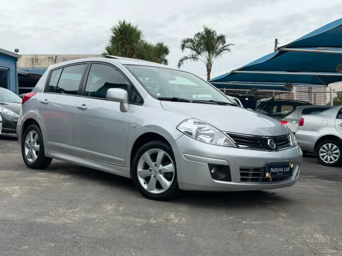 Nissan Tiida SL 1.8/1.8 Flex 16V Aut. 2012