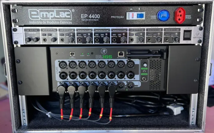 Mesa digital Mackie Dl16s completa