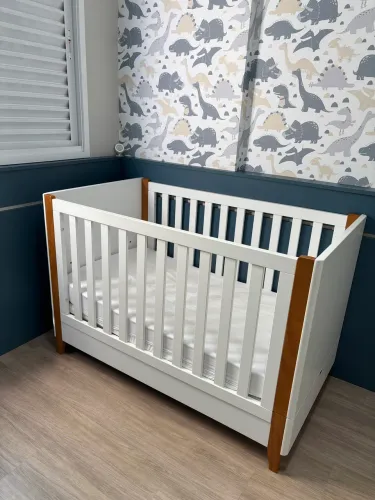 Berço com colchão e Cômoda Capri Branco Puppi Móbile
