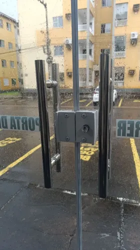 Porta de vidro 4 largura 2,10 altura 