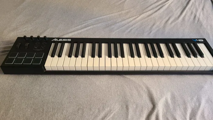 Controlador MIDI alesis v49