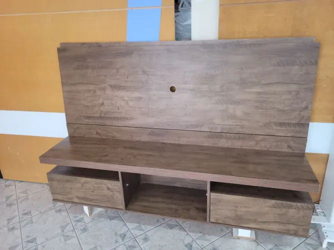 RACK COM PAINEL EM MDF MADEIRADO