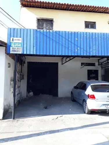 Quitinete com 40m², 01 quarto, 01 banheiro, cozinha e sala. Não é cobrado valor de condomí