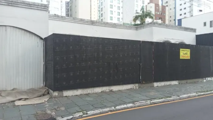 Casa comercial para locação no Centro de Balneário Camboriú!
