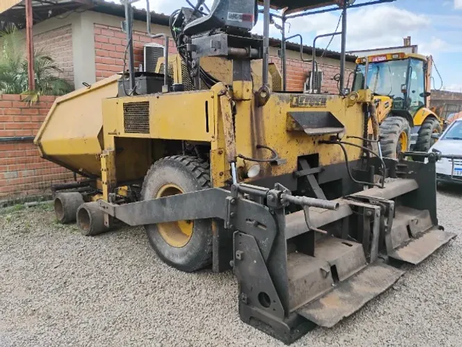 Equipamentos de asfalto a venda ano 1997 leiam anúncio