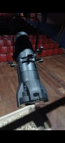 Refletor elipsoidal junior muito novo