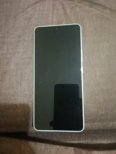 Vendo poco x6, novo sem marca de uso,  com 6 capinhas, carregador e documento 
