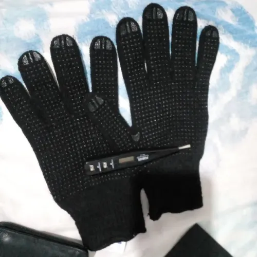Kit chave teste voltagem digital neon oreon e luvas de proteção com acabamento borracha.