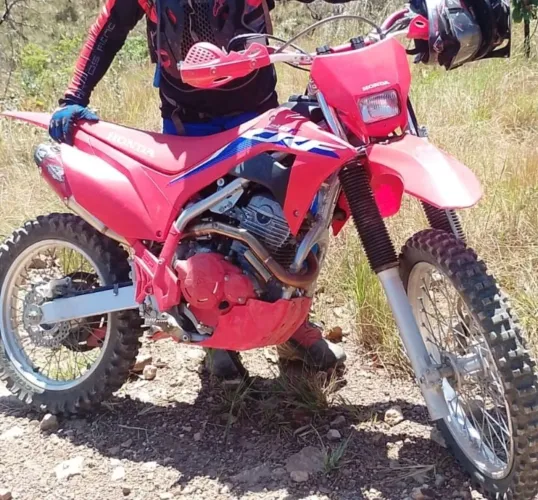 Honda CRF 250F 2023 - Muito Nova / Equipada / Pronta para Trilha