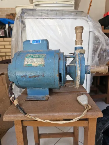 Bomba centrífuga WEG 1 CV 127/220V