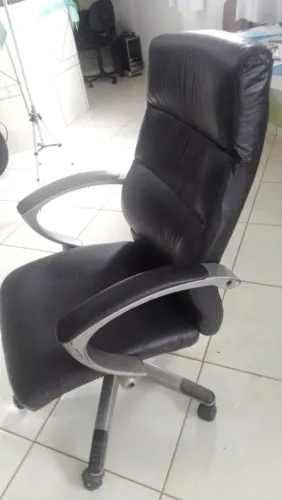 Cadeira de escritório de couro (não entrego)