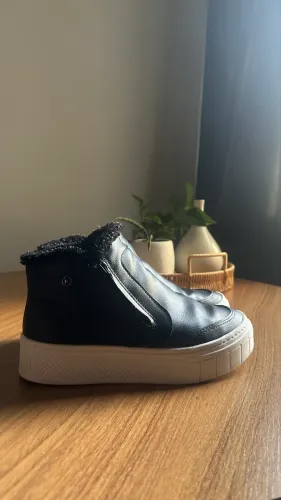 bota tênis kolosh pelúcia preta