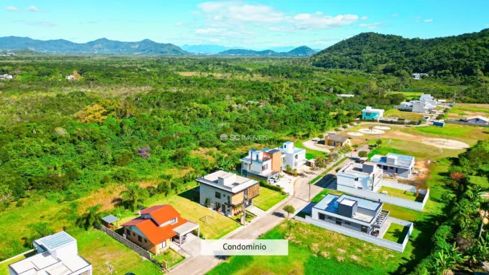 Casa 4 Dormitórios e Piscina - Vargem Grande