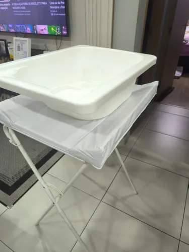 Banheira de bebê com suporte