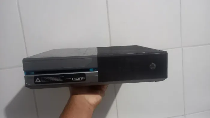 Console Xbox one hallo HD 1TB defeito plim