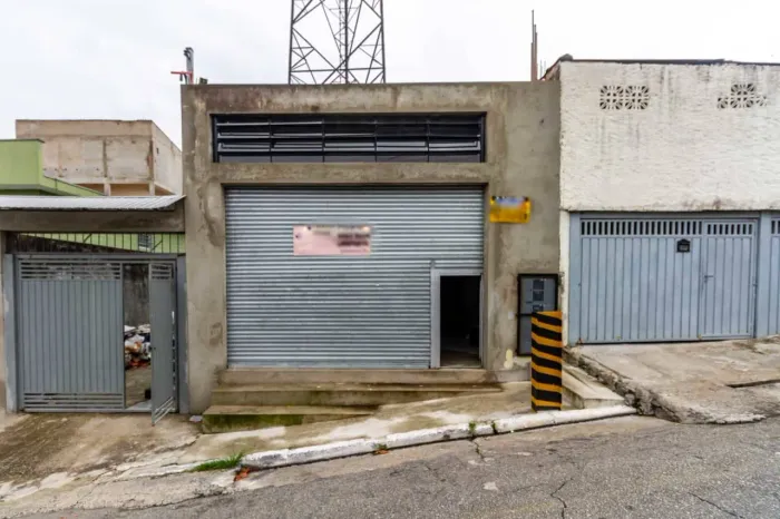 Loja na Rua Pedro Rodrigues Beja, 111 54 m²