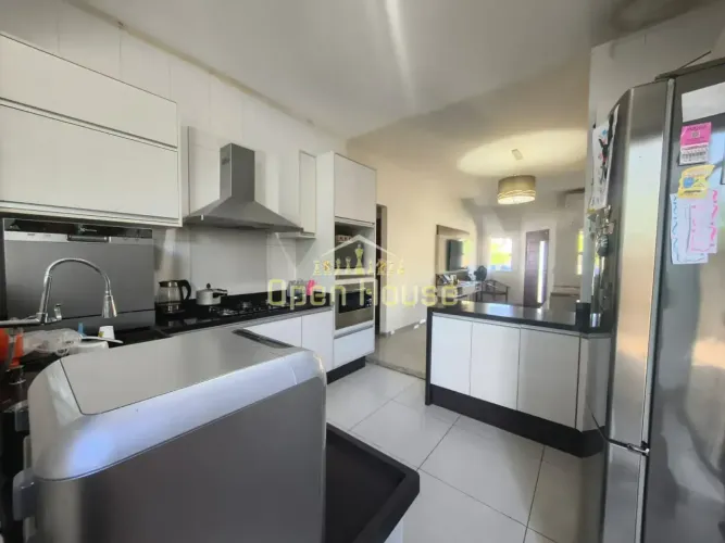 Casa com Piscina e Área Gourmet à Venda no Jardim Suíça 3 Quartos, Suíte e Espaço Perfeit