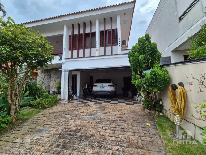 Casa 3 dormitórios.