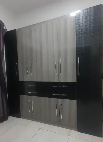 guarda roupas 10 portas e 4 gavetas