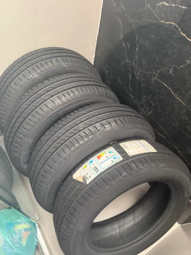 VENDO - JOGO COM 4 PNEUS MICHELIN NOVOS