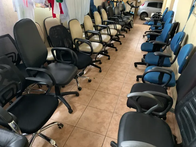 Cadeiras de escritório diversas 