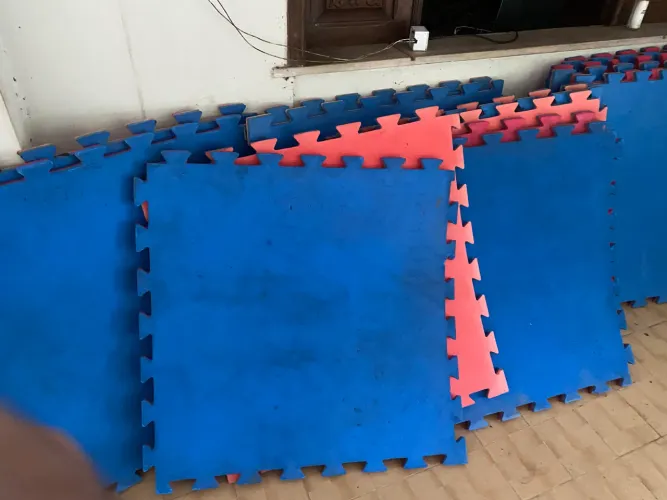 Tatame EVA 1x1m Kit com 15 Peças Dupla Face Azul/Vermelho