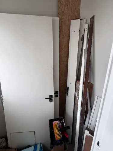 Doação de 2 portas madeira maciça + vaso sanitário