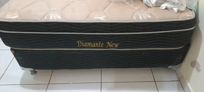 Cama box casal com molas ensacadas