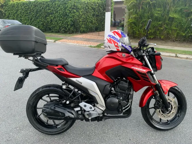 Vendo uma moto fazer 250